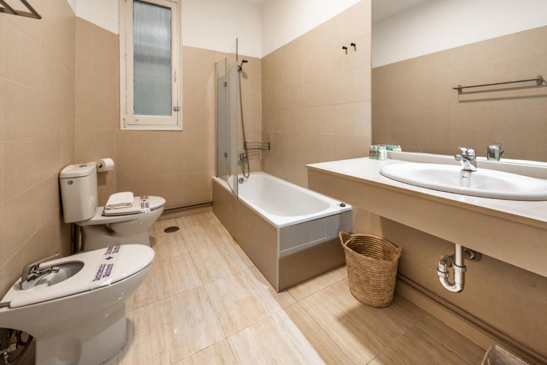 4 Bedrooms 2 Bathrooms Furnished - Salamanca - Luxurious - Mintystay *