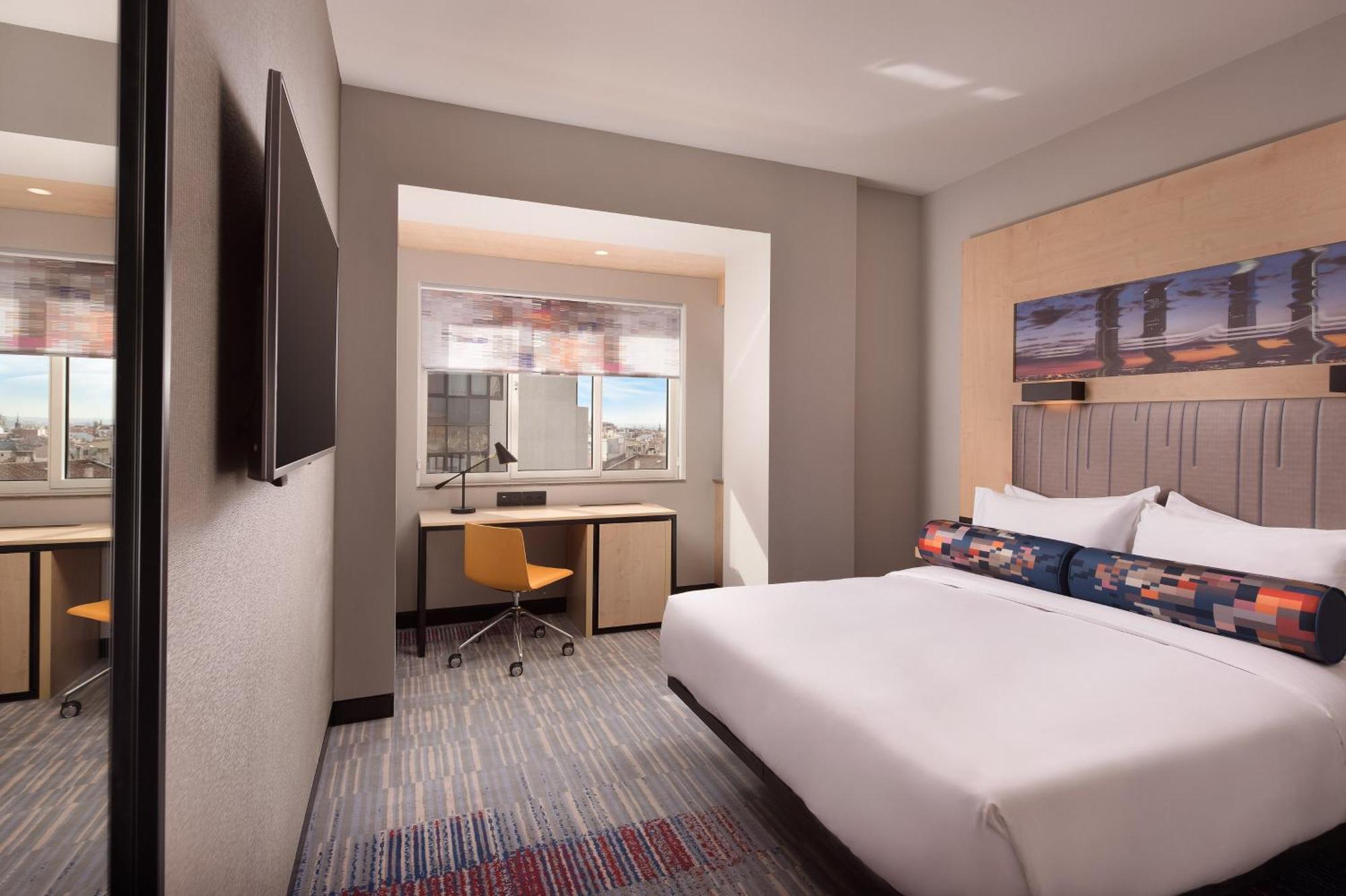 Aloft Gran Via Hotel 4*