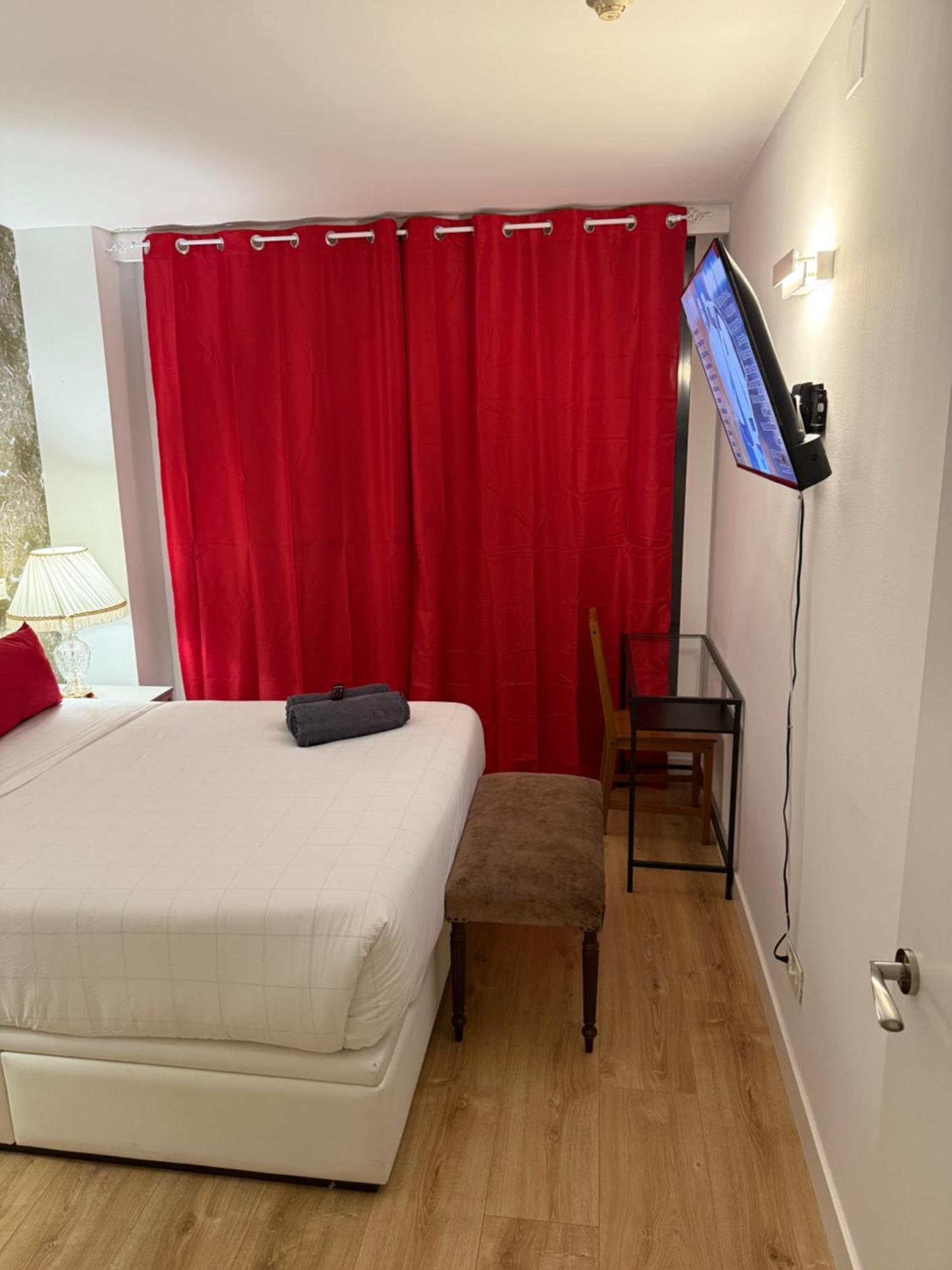 Plaza Apartment *