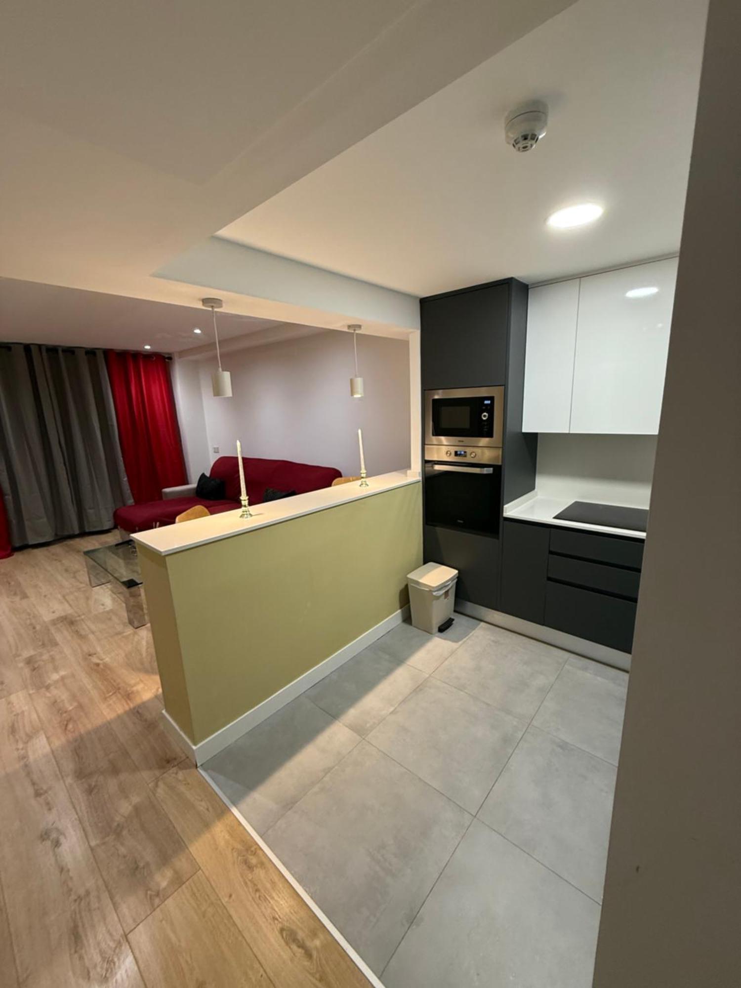 Plaza Apartment *