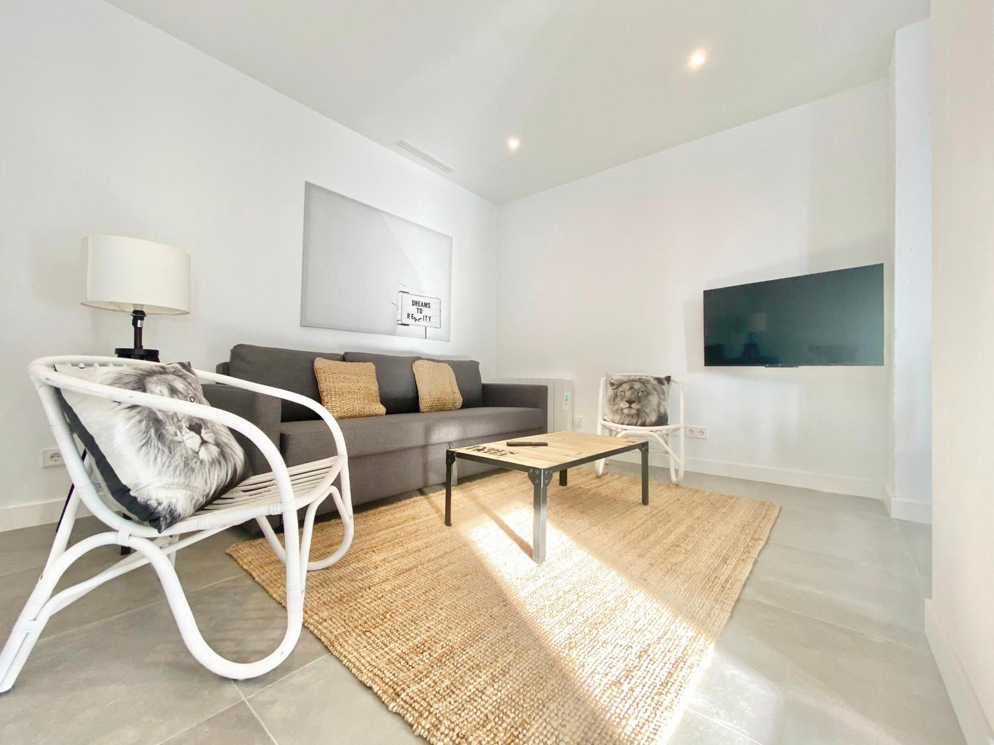 Charming Urban La Latina Apartment *