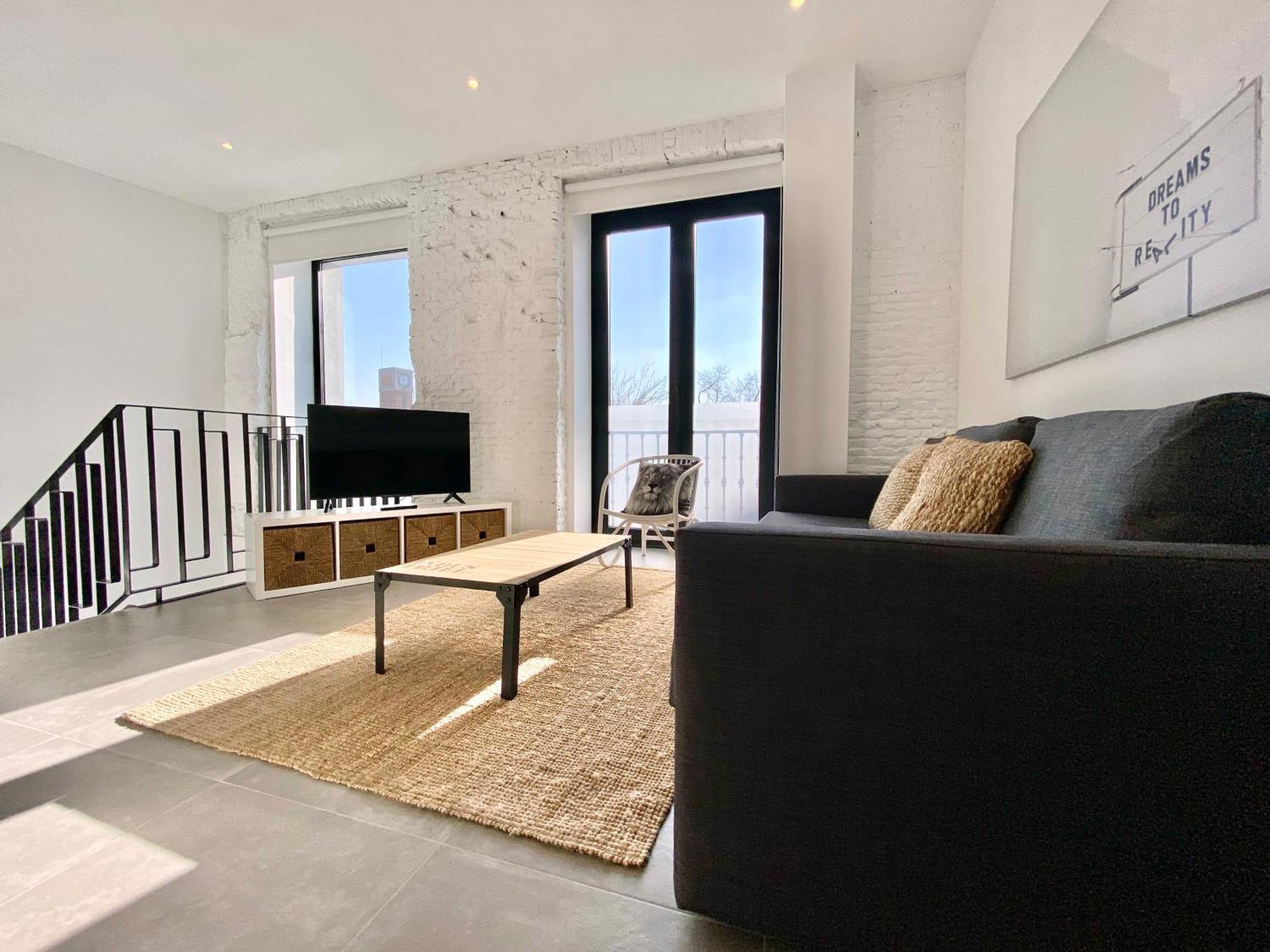 Charming Urban La Latina Apartment *