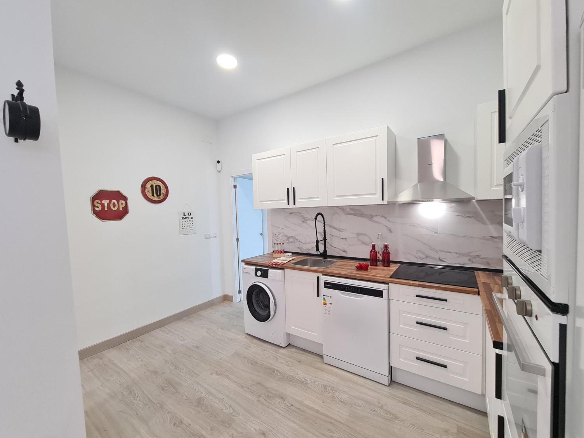 4 - 3 Banos - 8pax - Linea 5 De Metro Apartamento Madrid