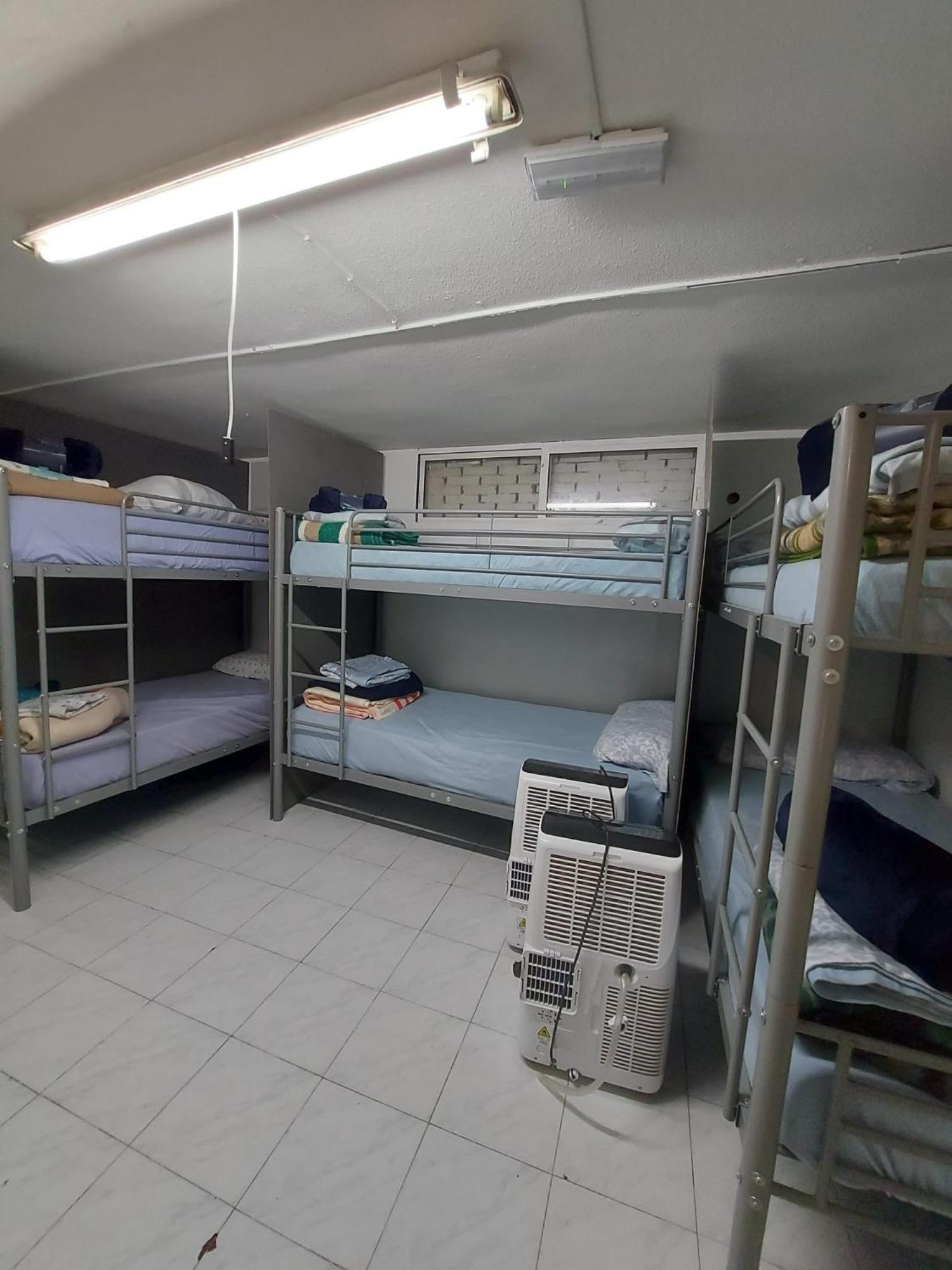 Bernabeu A 15 Minutos Hostal *