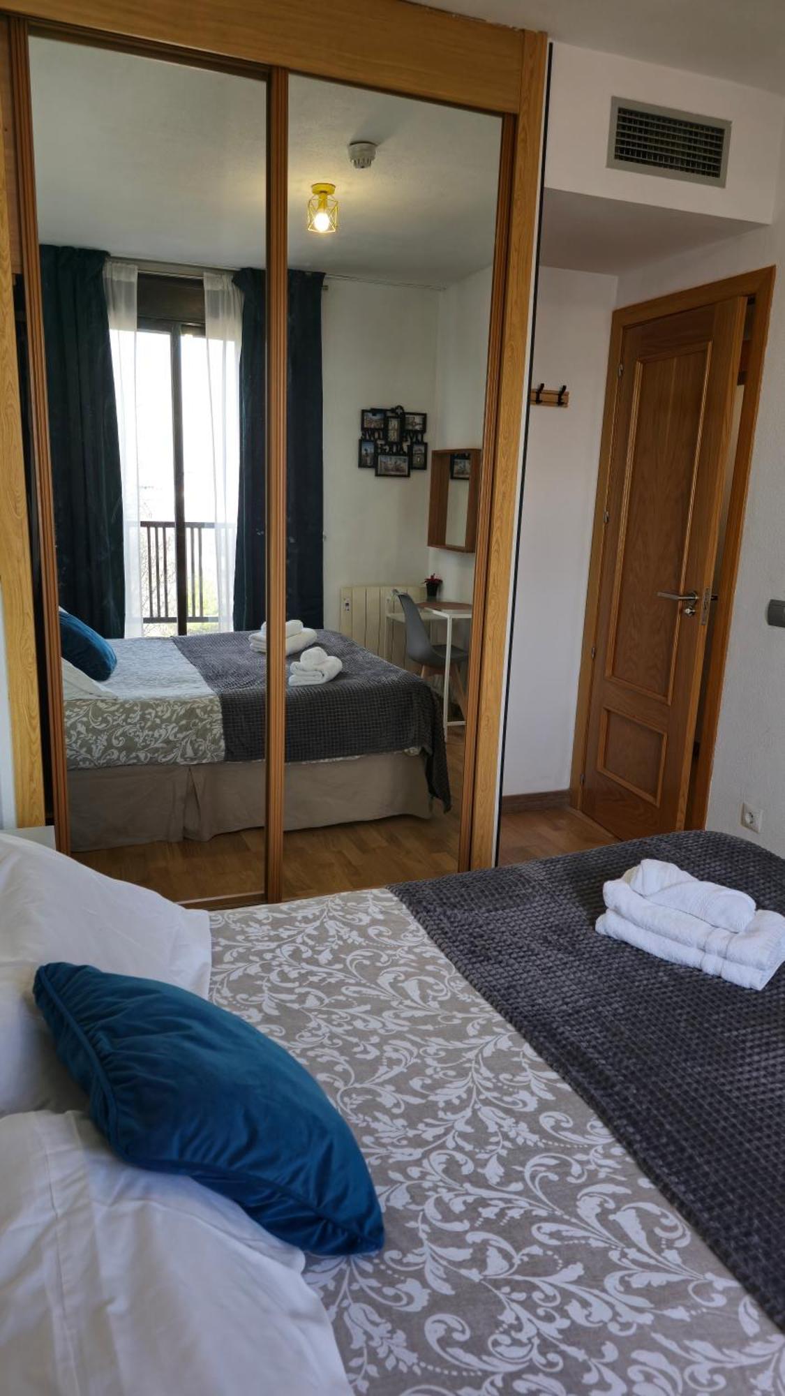 Apartment Cerca Airport, Riyadh Air, Ifema, Eisenhower, Wifi, 4 Personas *
