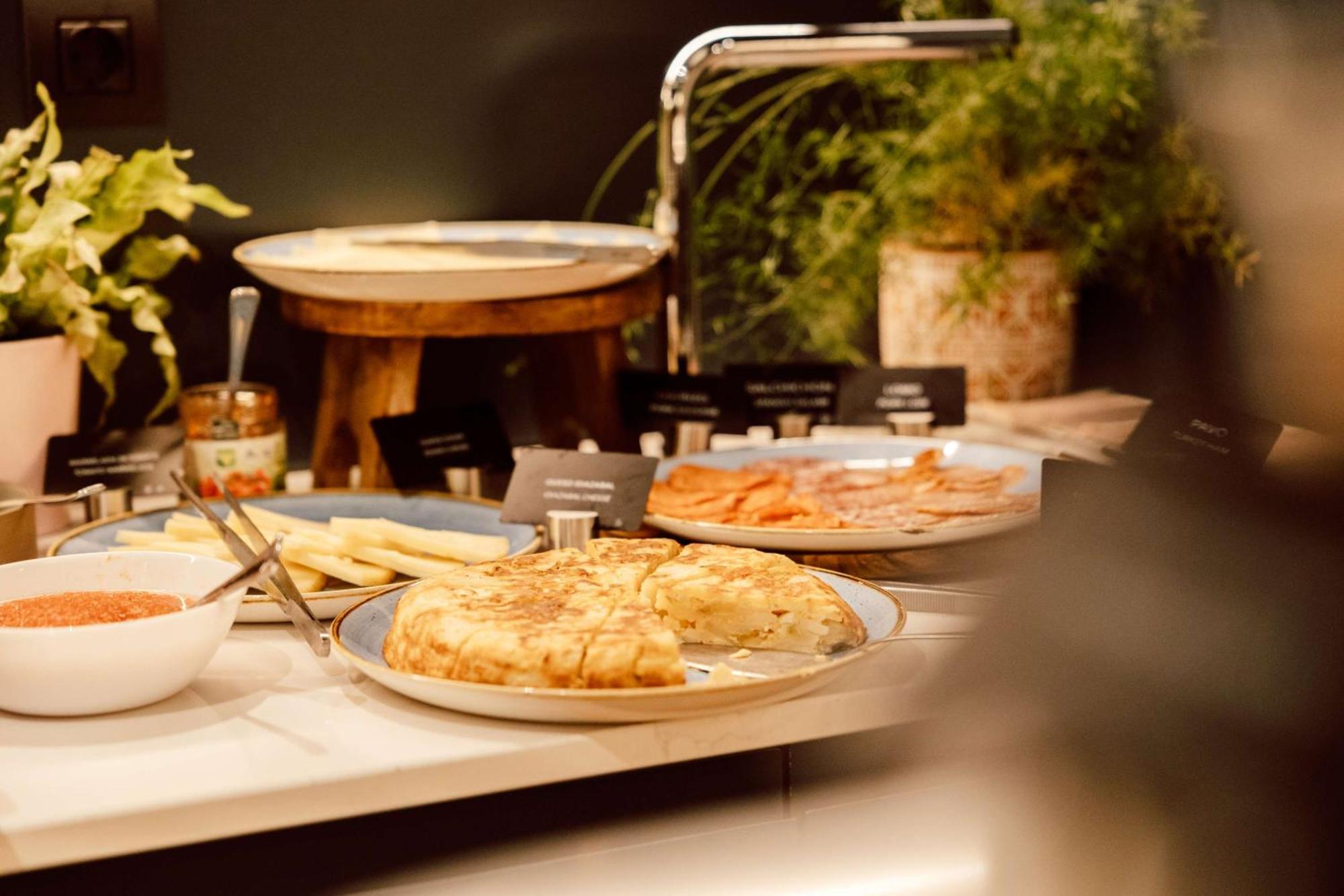 Hotel Radisson Blu Hotel, Prado 4*
