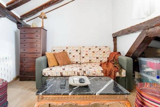 ático Duplex Con Terraza En Puro Centro, 2 A 8 Pax *