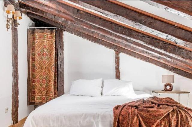 ático Duplex Con Terraza En Puro Centro, 2 A 8 Pax * Madrid