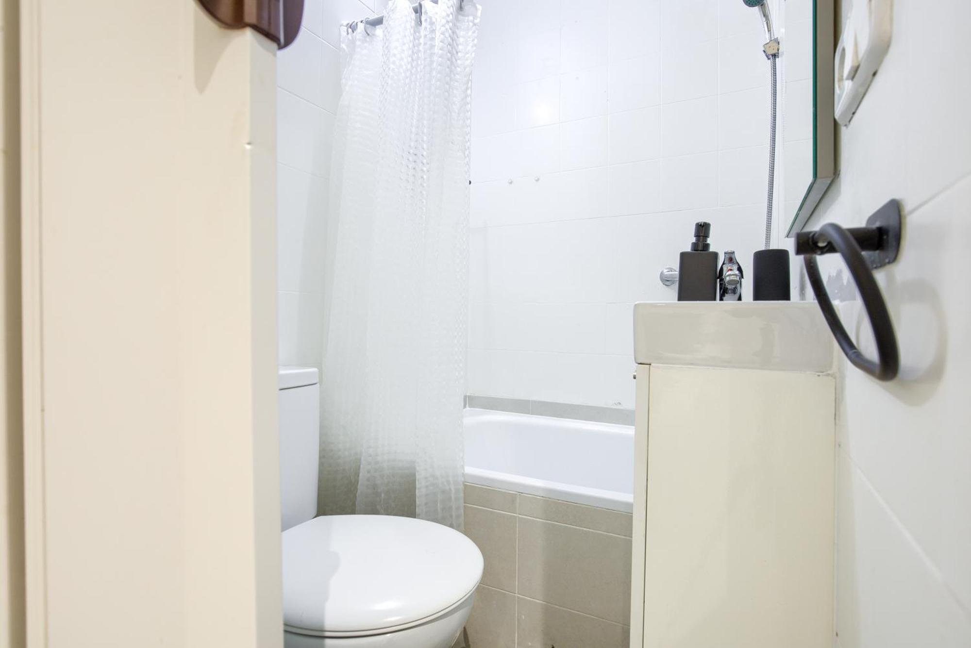 Apartment Petit Estudio En , Centro, 2 Pax, Wi-fi & Tv *