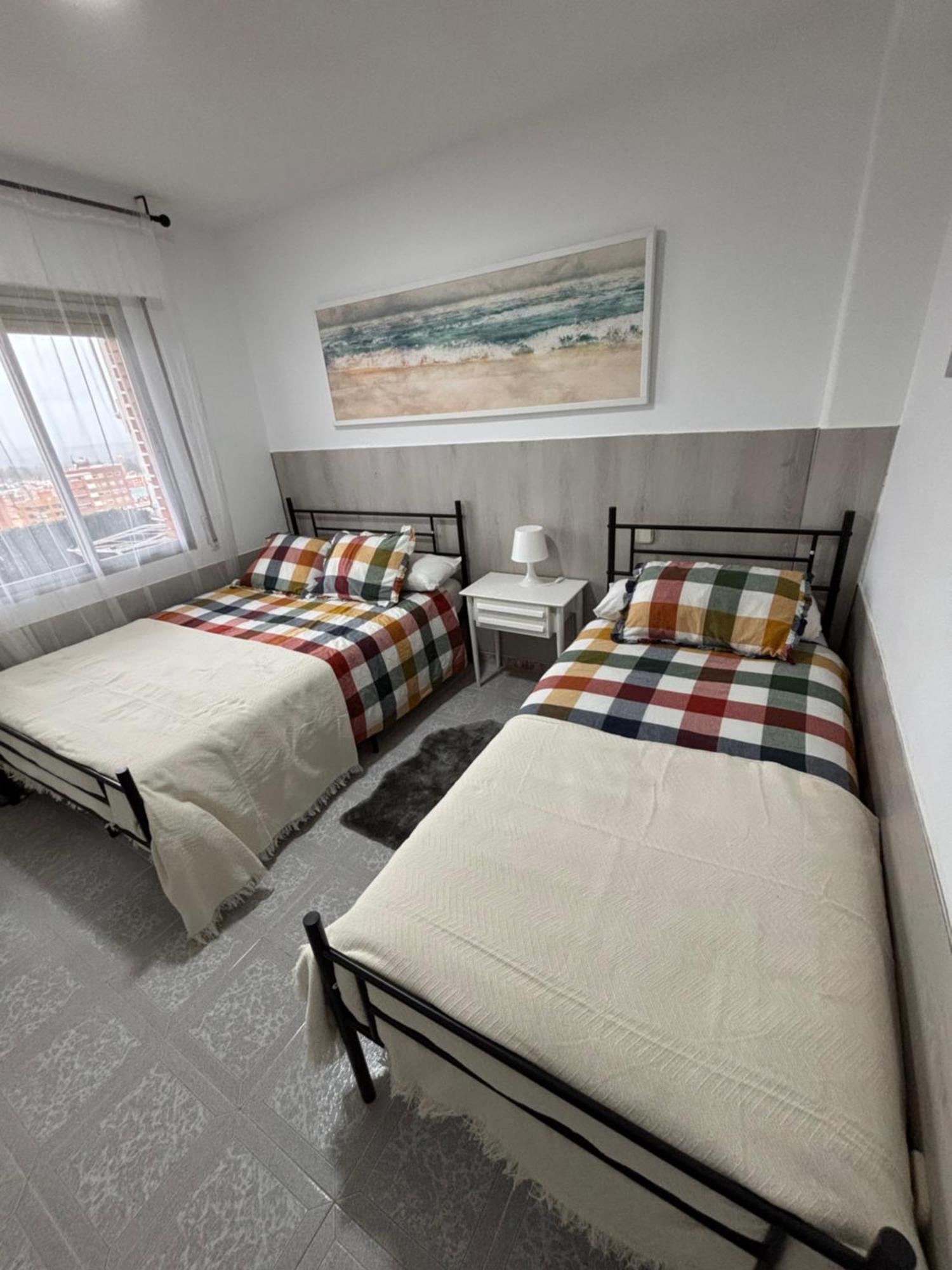 Ifema, Dehesa De La Villa, Plaza Castilla, Ciudad Universitaria, Hospitales La Paz, Cuatro Caminos Apartamento Madrid