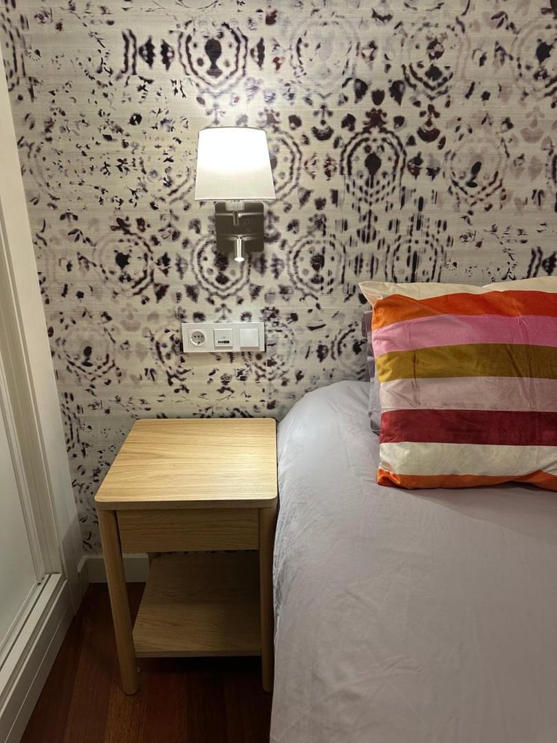 Stylish & Cozy 1br Steps From Royal Palace | By Airnest Apartamento Madrid