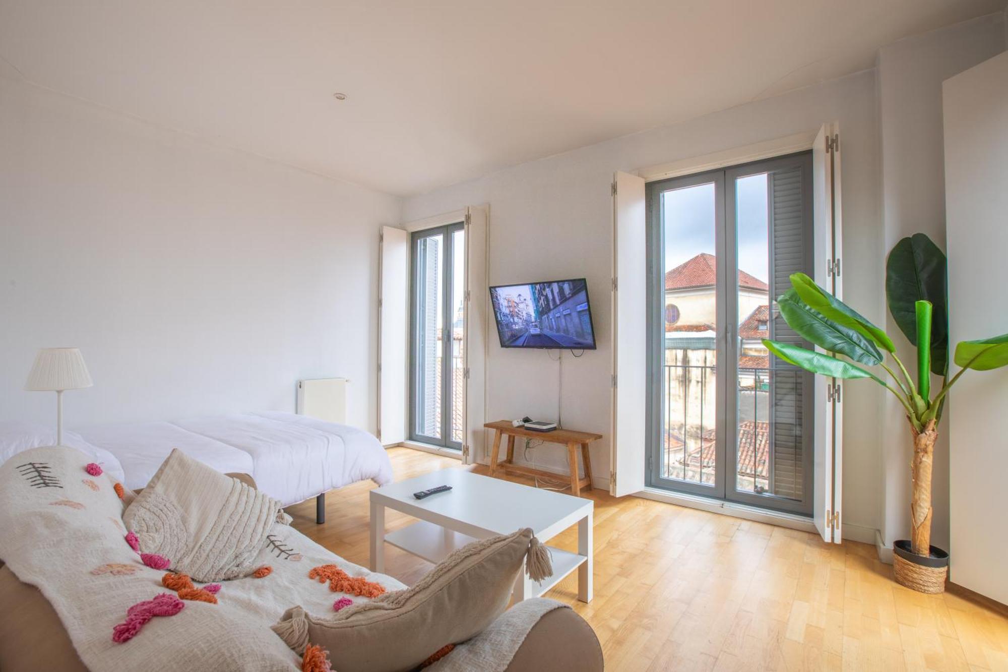 Cozy Modern In Apartamento Madrid