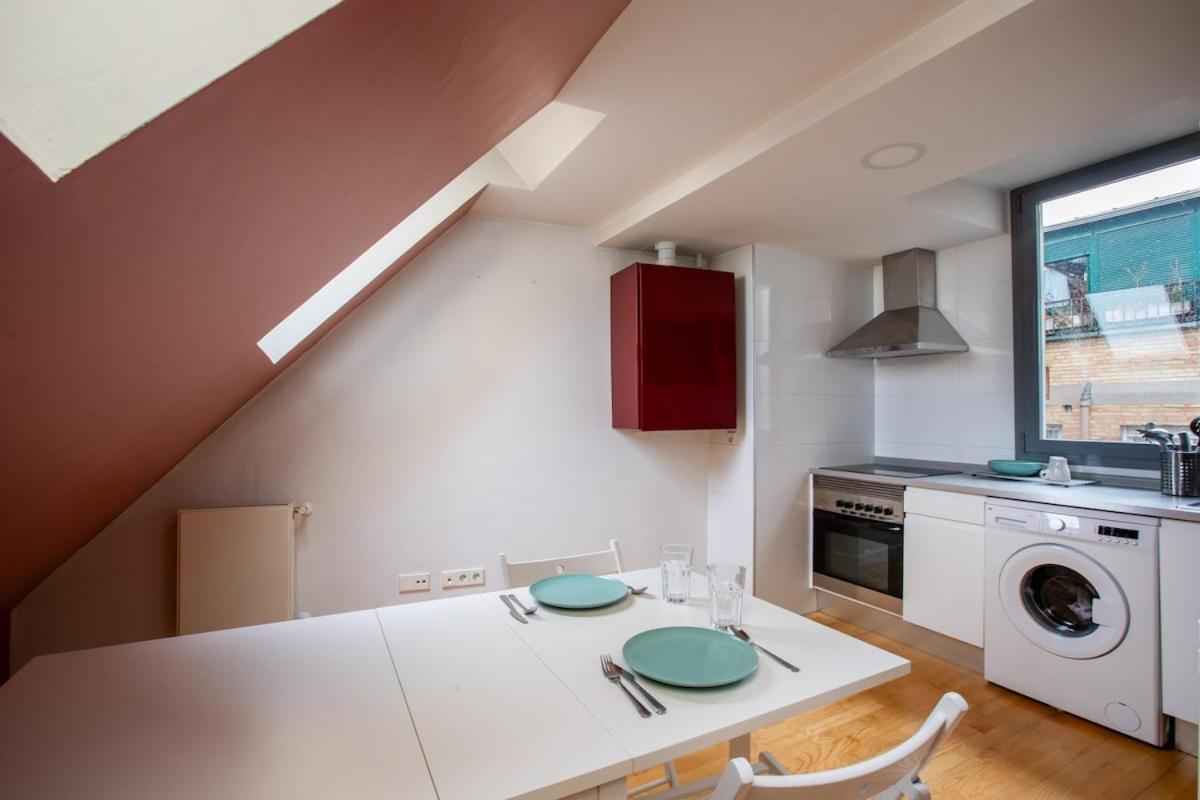 Cozy Modern In Apartamento Madrid