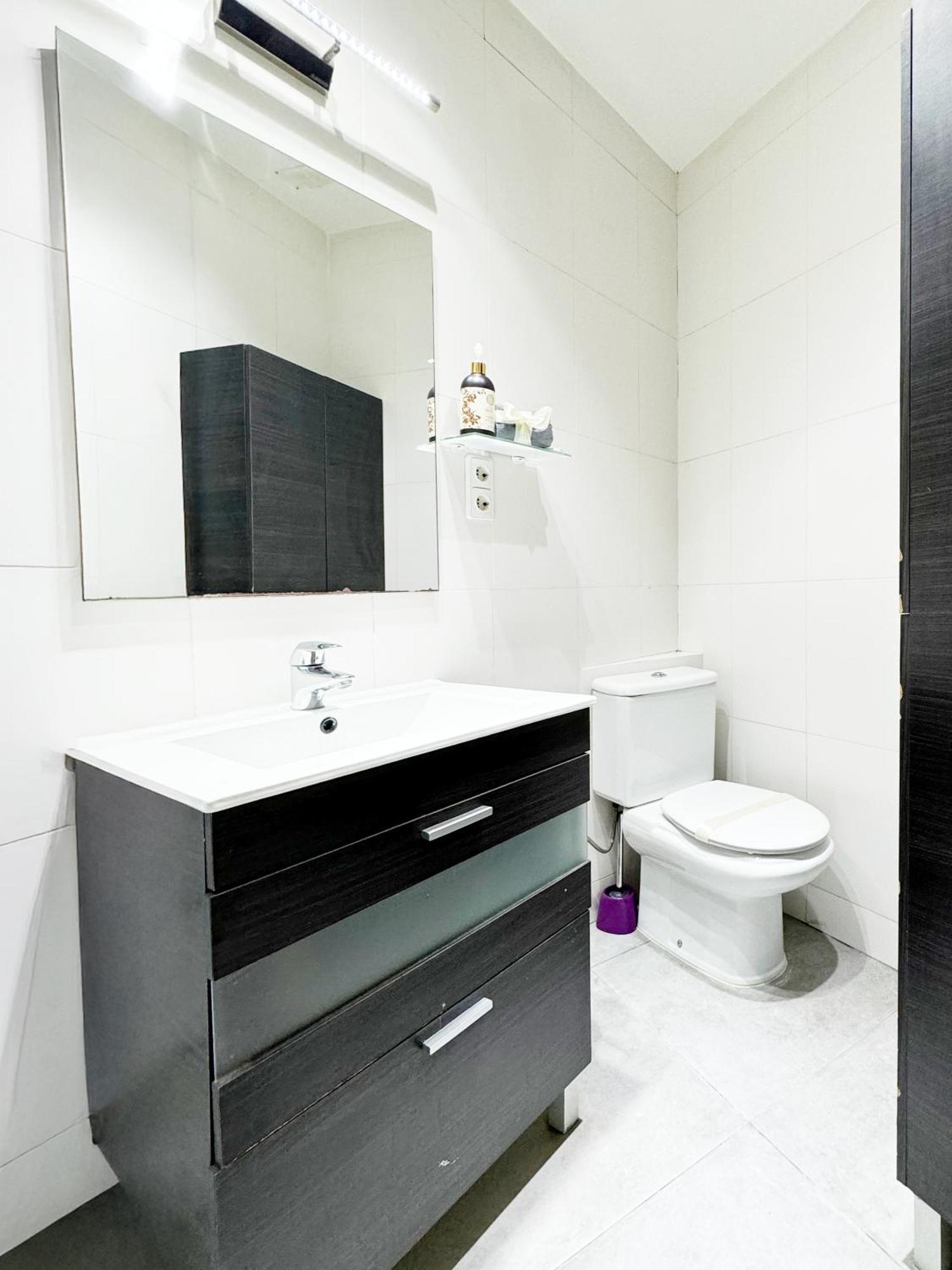Bright, With A Patio And A Good Area Apartamento