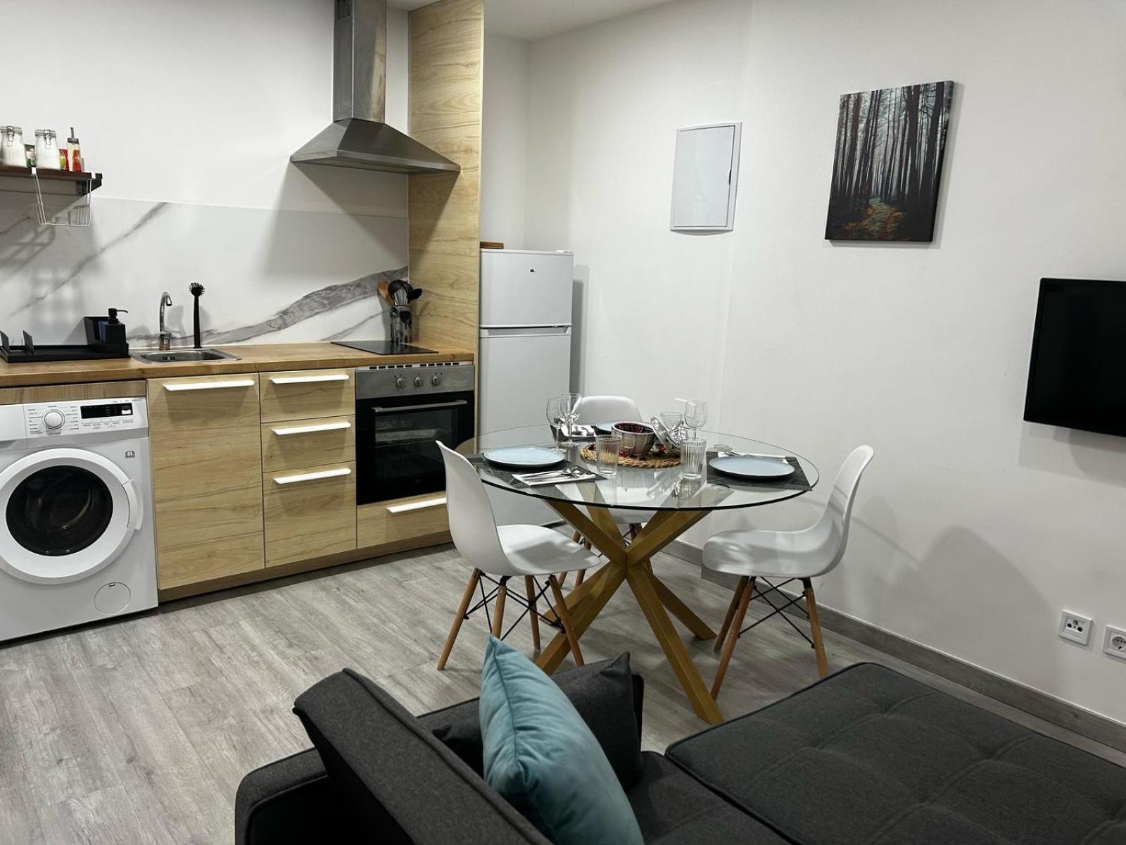 Estudio Con Bano Privado En El Centro De *