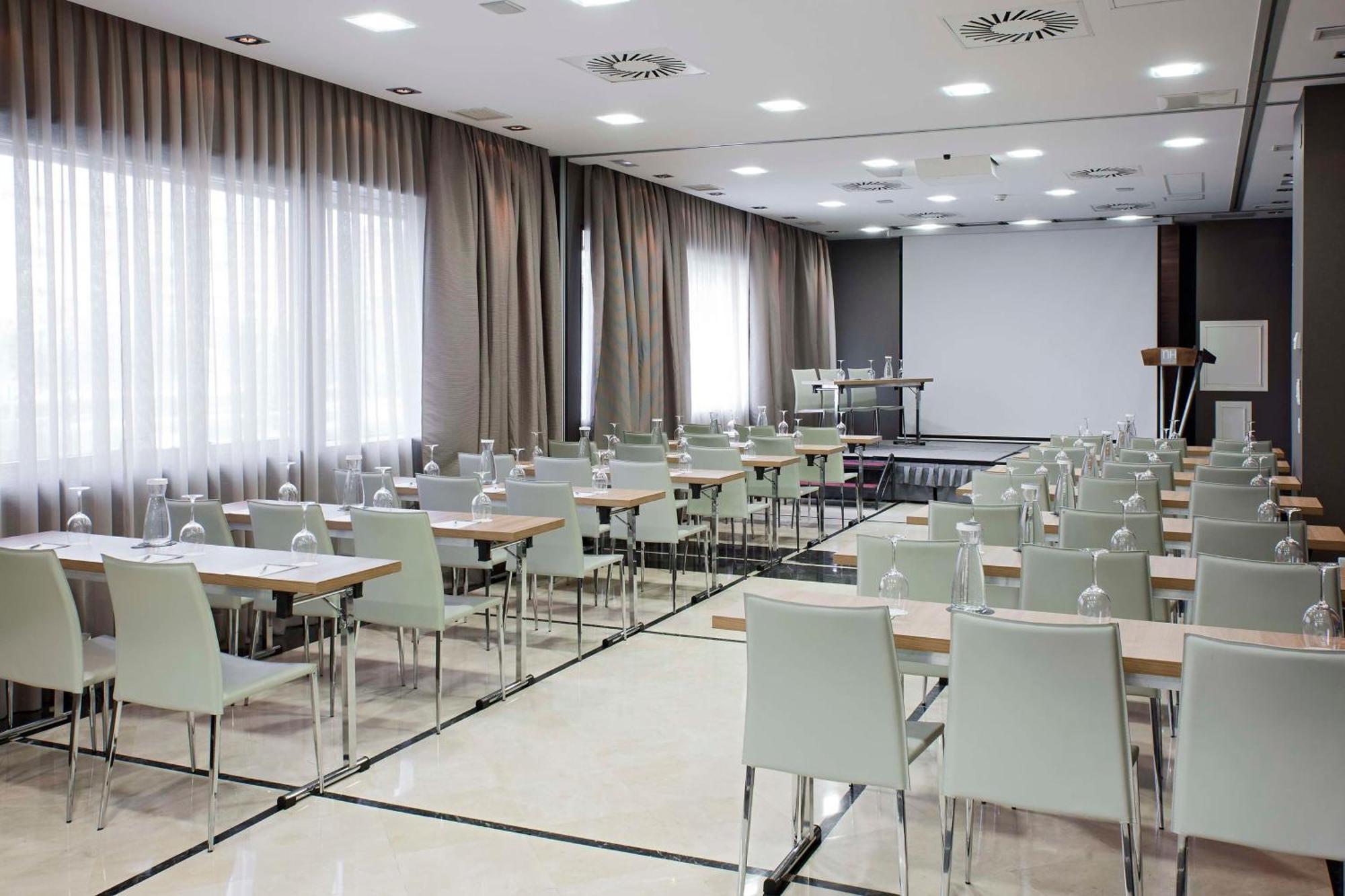 Nh Ribera Del Manzanares Hotel 4*