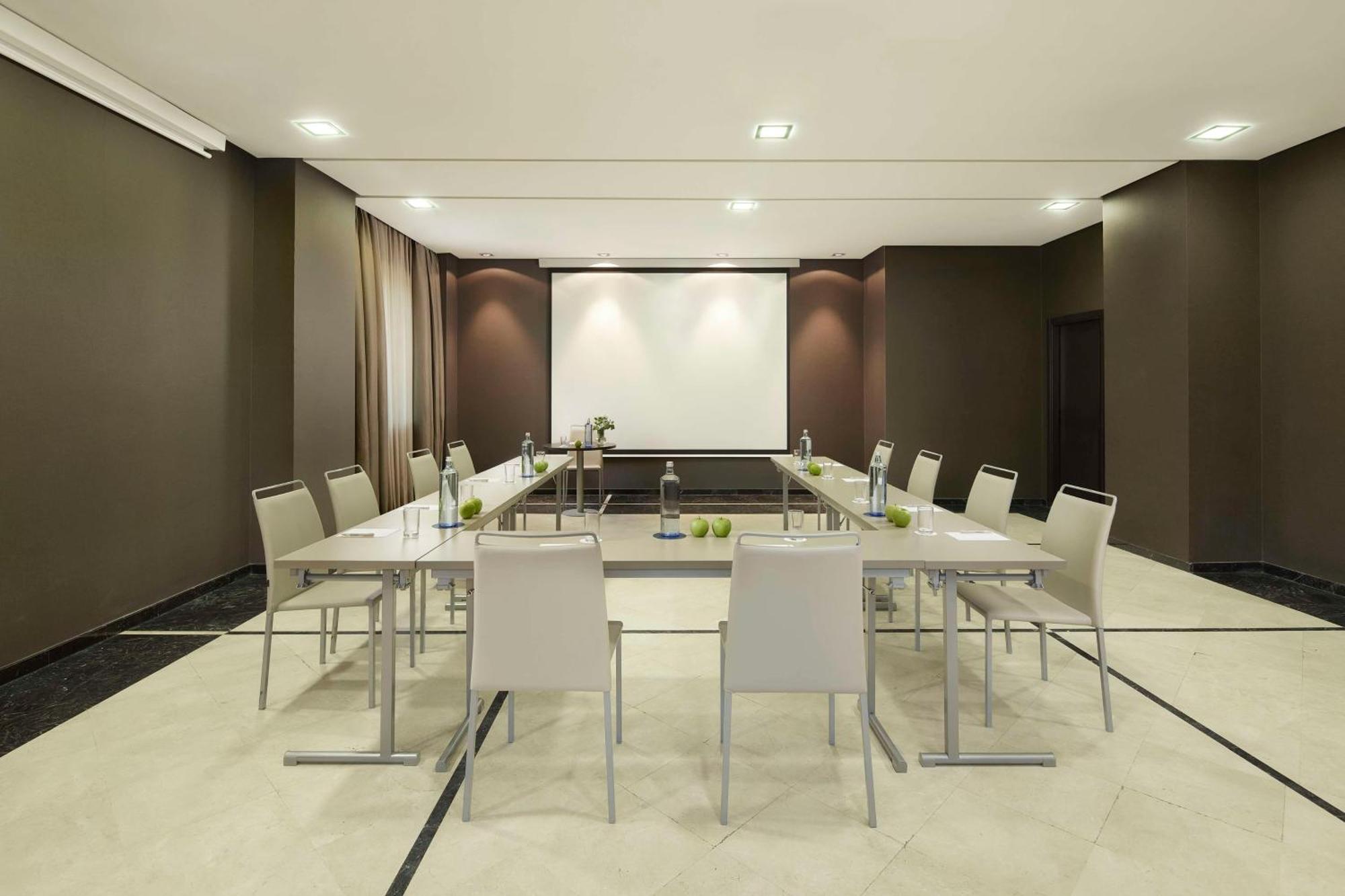 Hotel Nh Ribera Del Manzanares 4*