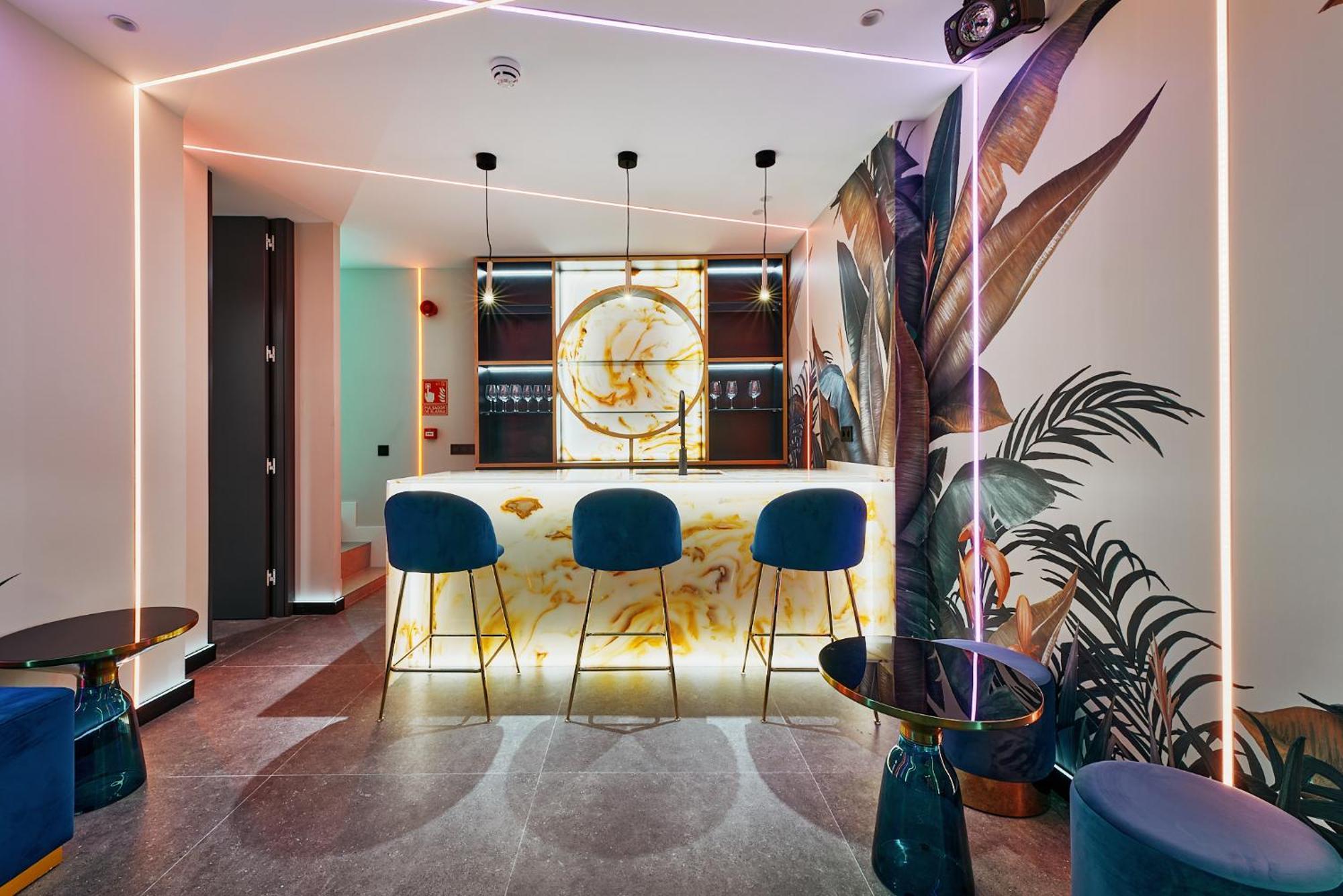 Fuencarral Living 7br 7bh Сasa de vacaciones Madrid