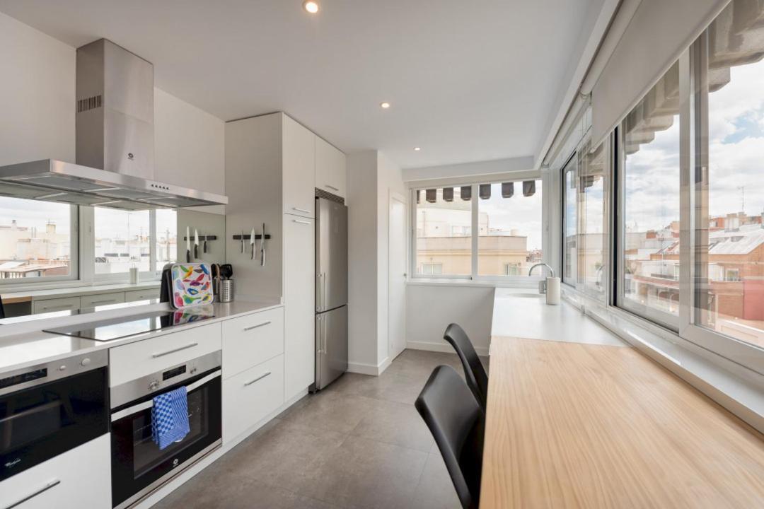 2 Bedroom 2 Bathroom Furnished - Salamanca - Bright & Stylish - Mintystay