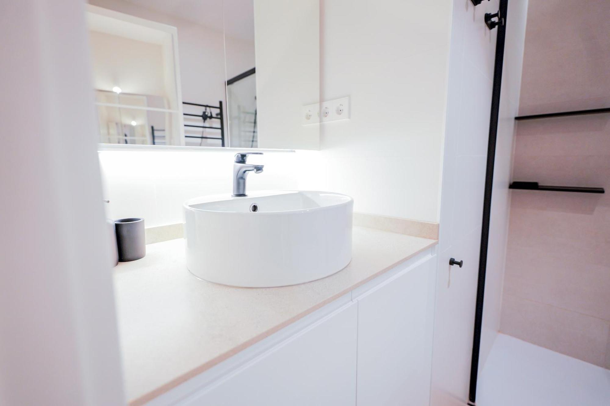 Delightful 2br Flat In Chic Chueca * Madrid