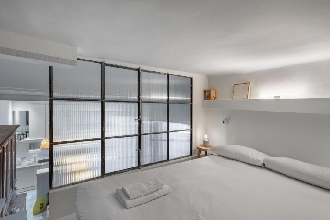 3 Bedrooms 2 Bathrooms Furnished - Malasana - Terrace - Bright In Downtown Area - Mintystay