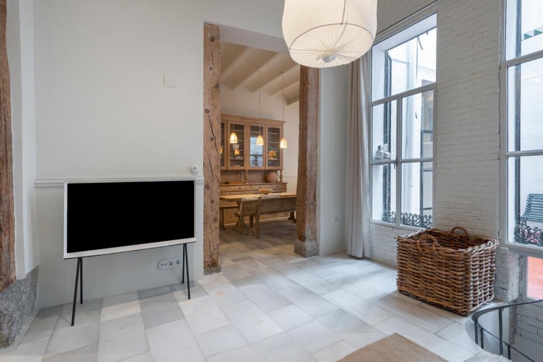3 Bedrooms 2 Bathrooms Furnished - Malasana - Terrace - Bright In Downtown Area - Mintystay Apartamento