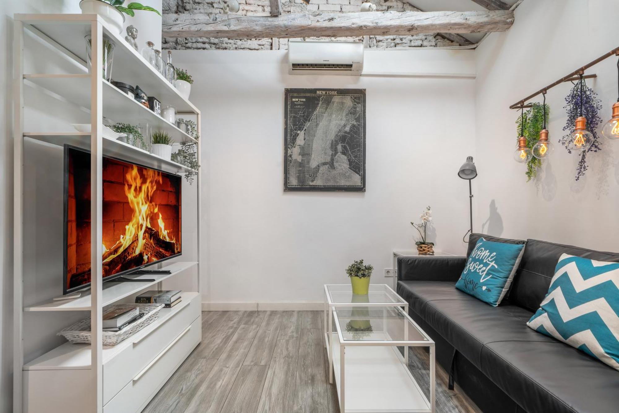 Apartment Attic 3bedrms-2baths In Heart Of Malasana