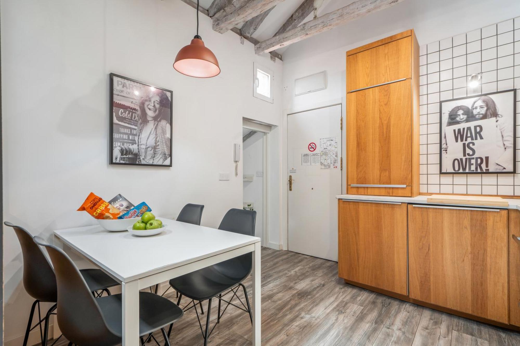 Apartment Attic 3bedrms-2baths In Heart Of Malasana Madrid