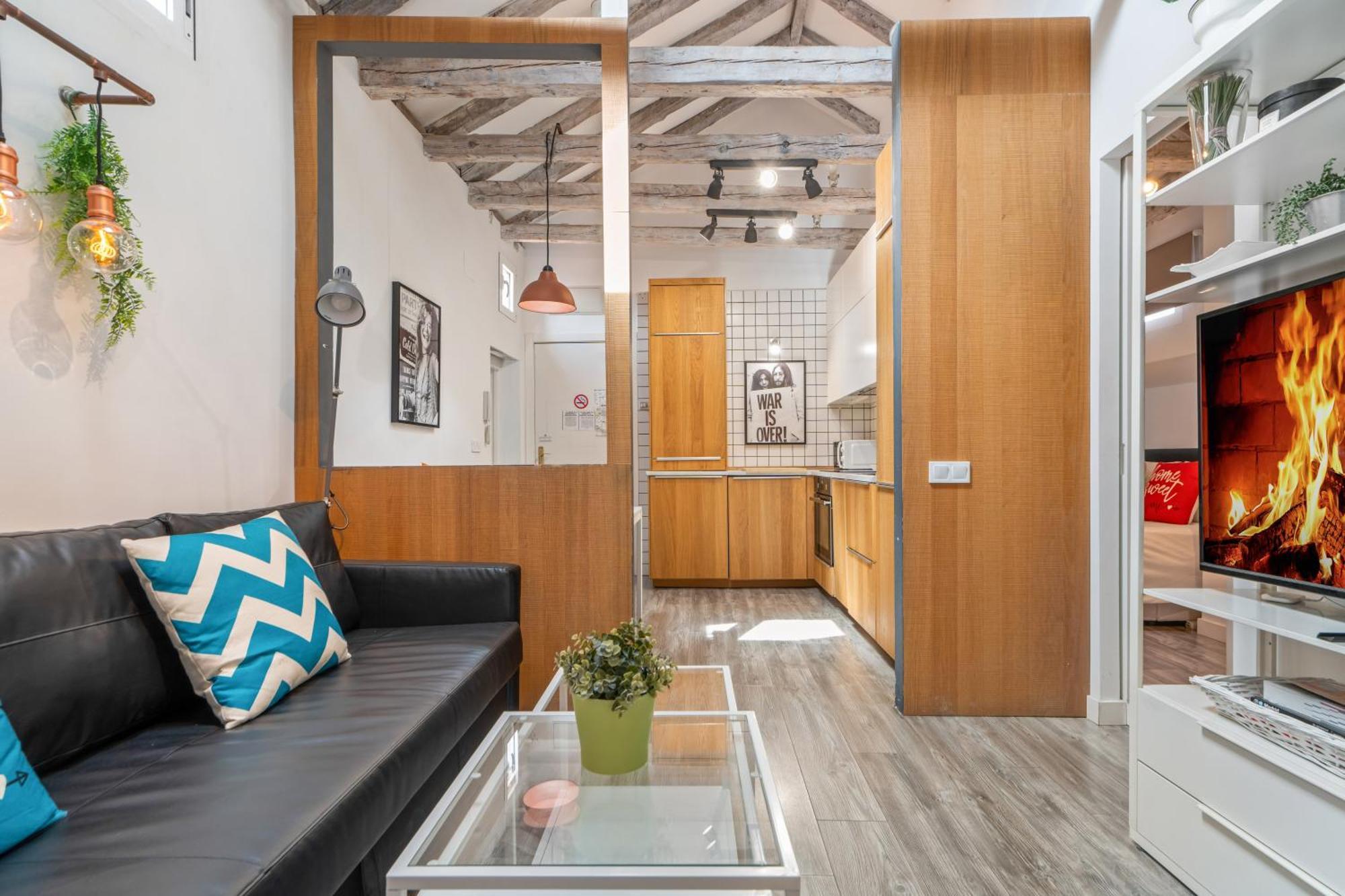 Apartment Attic 3bedrms-2baths In Heart Of Malasana