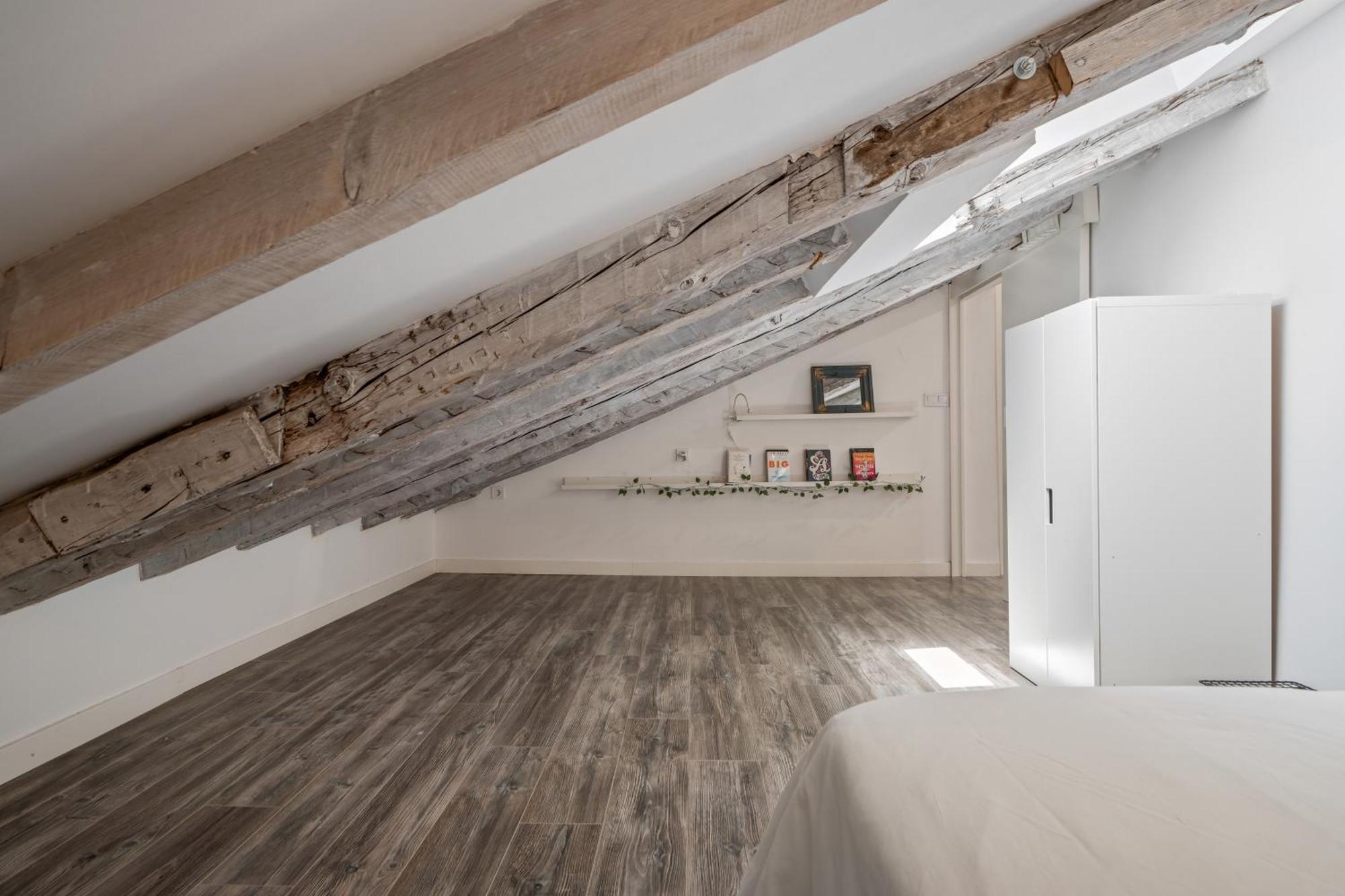 Attic 3bedrms-2baths In Heart Of Malasana Apartment *