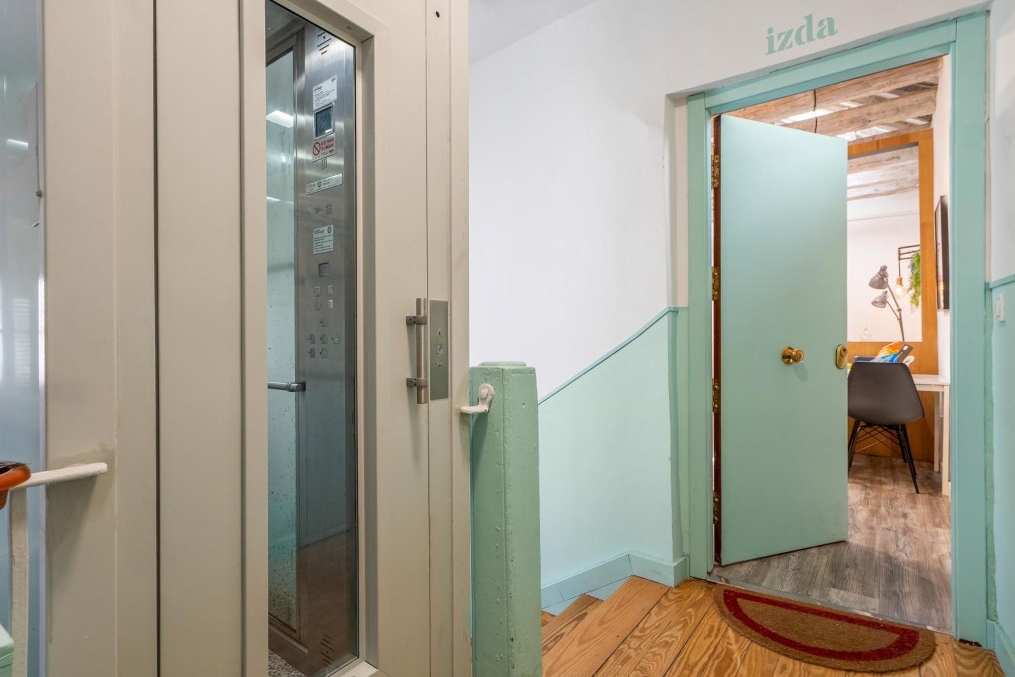 Apartment Attic 3bedrms-2baths In Heart Of Malasana *
