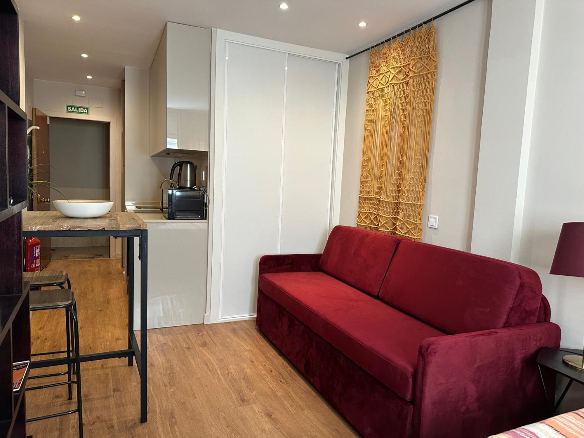 Estudio De A La Luna Madrid