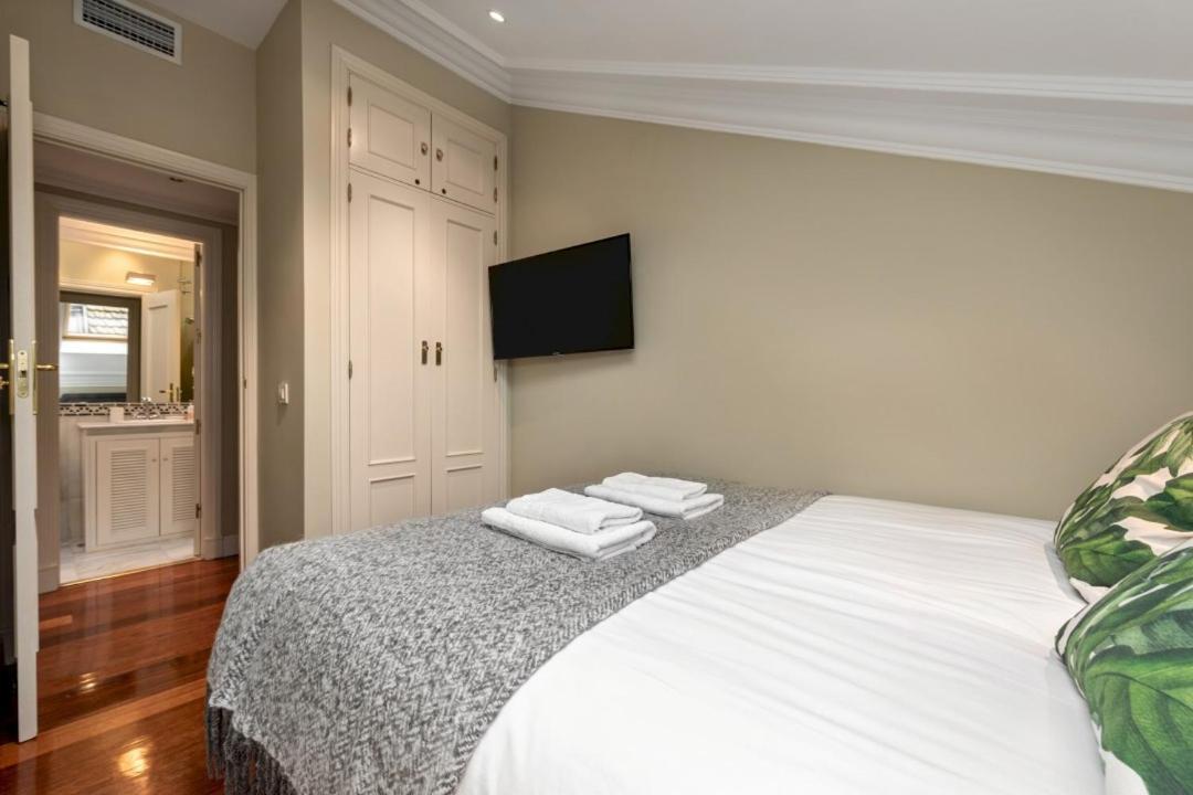 2 Bedrooms 2 Bathrooms- Penthouse- Almagro- Mintystay Apartment *