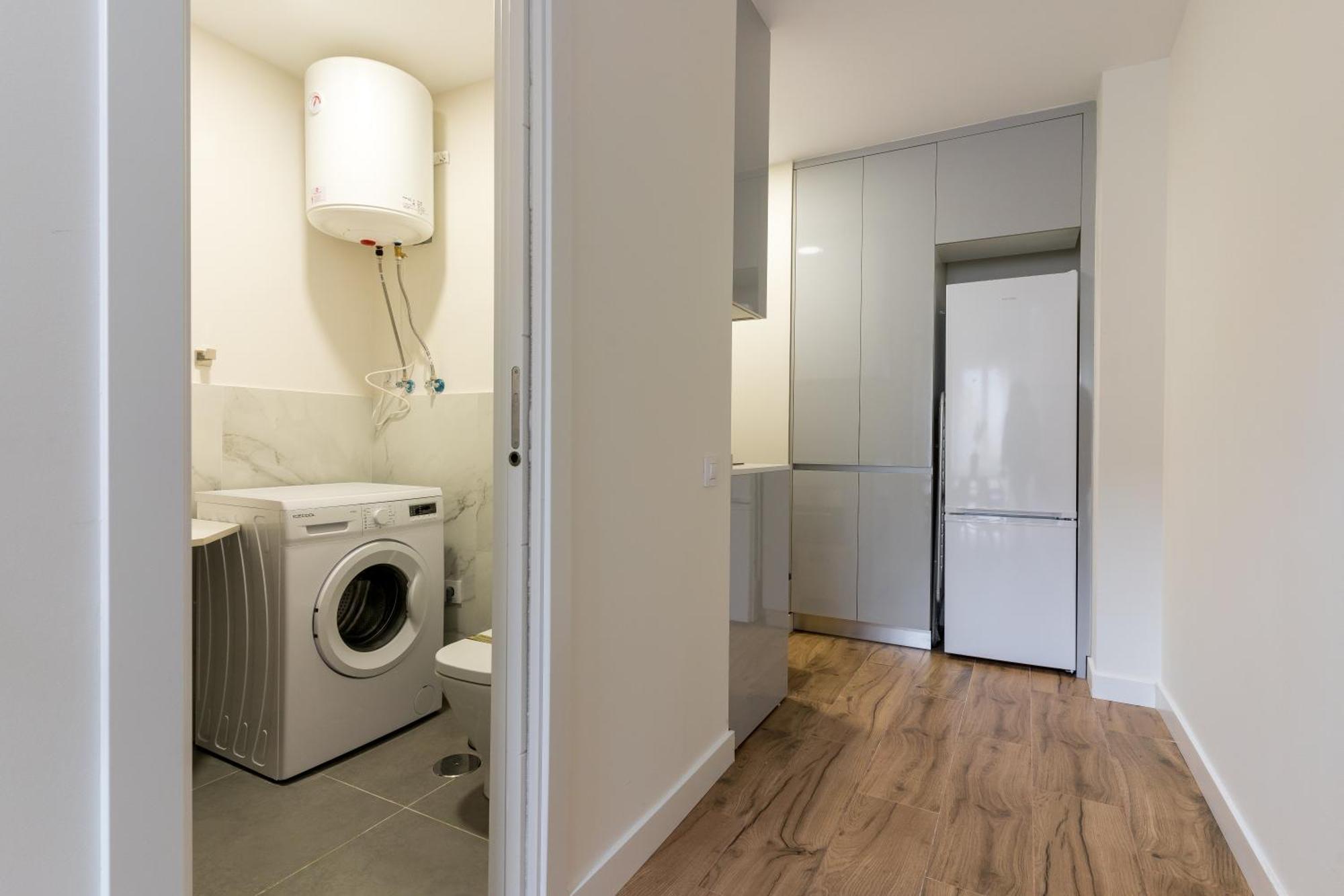 Modern And Wide- 3bd 2,5 Bth- Plaza Castilla Madrid