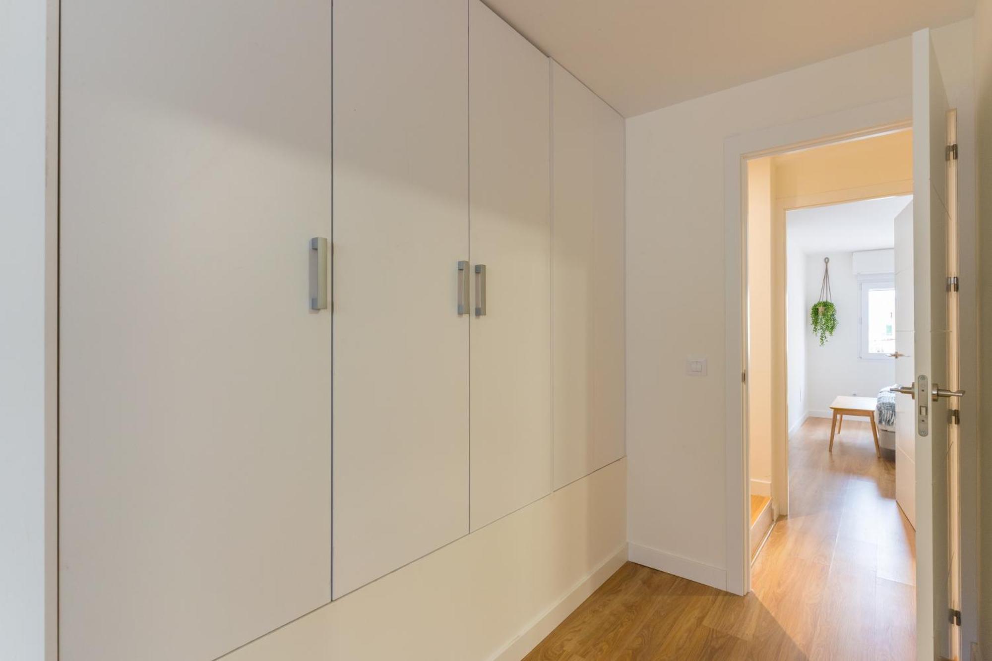 Modern And Wide- 3bd 2,5 Bth- Plaza Castilla *