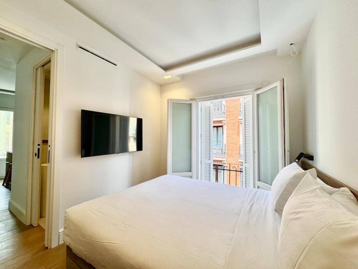 Charming Plaza Mayor Views & Location