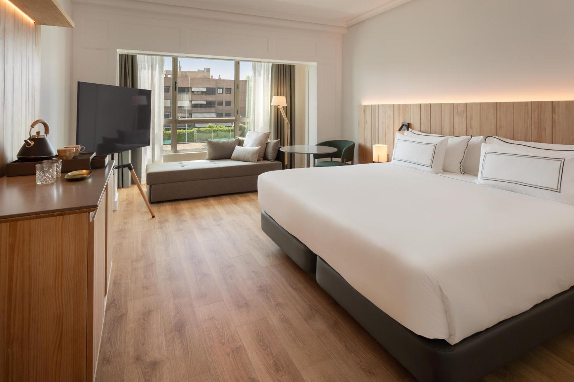Hotel Melia Barajas 4*