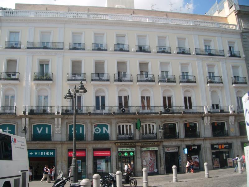 Gay Puerta Del Sol Pensión Madrid