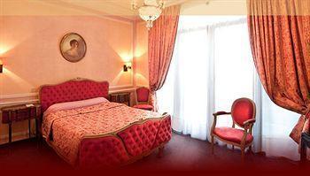 Laris Hotel 3*