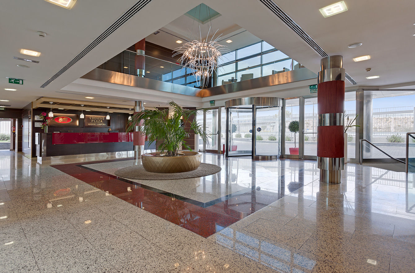 Crowne Plaza Airport Hotel 4*