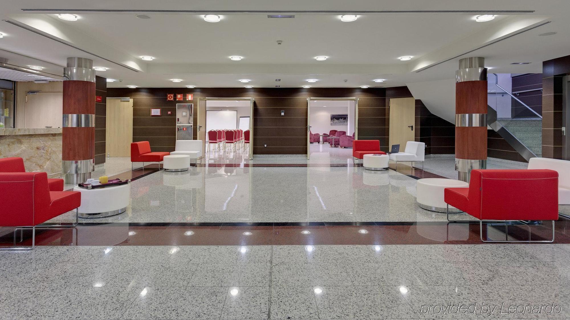 Hotel Crowne Plaza Airport 4*