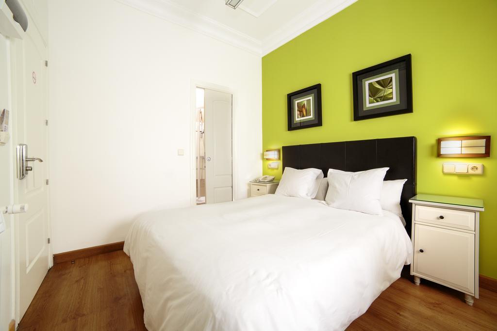 Adria Santa Ana Madrid