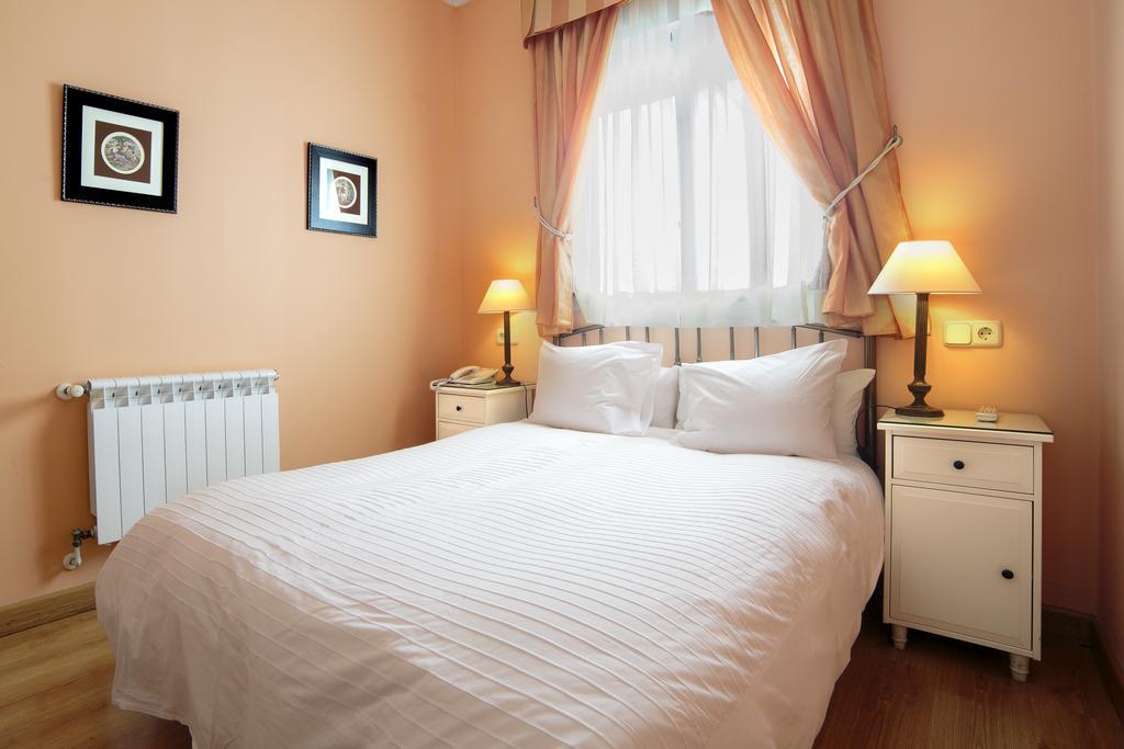 Adria Santa Ana