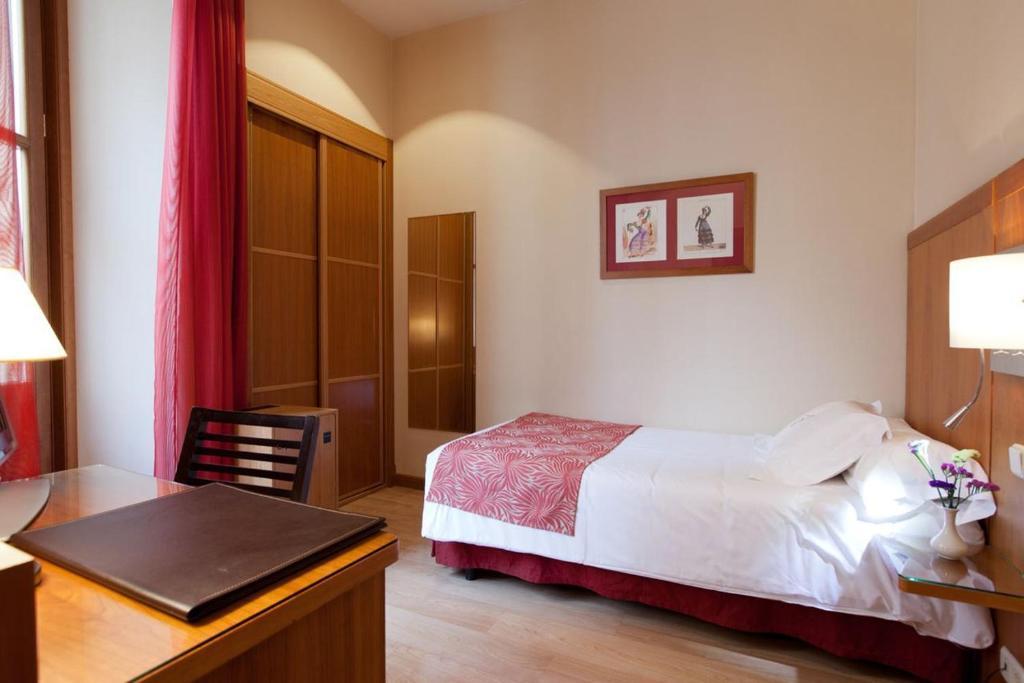 Ateneo Puerta Del Sol Madrid