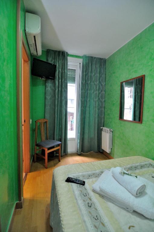 Far Plaza Mayor Hostal *