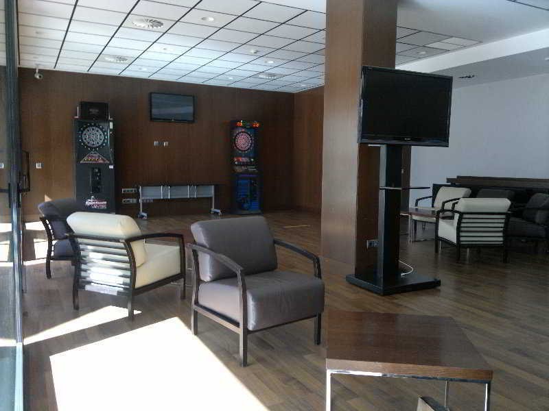 Tach Airport