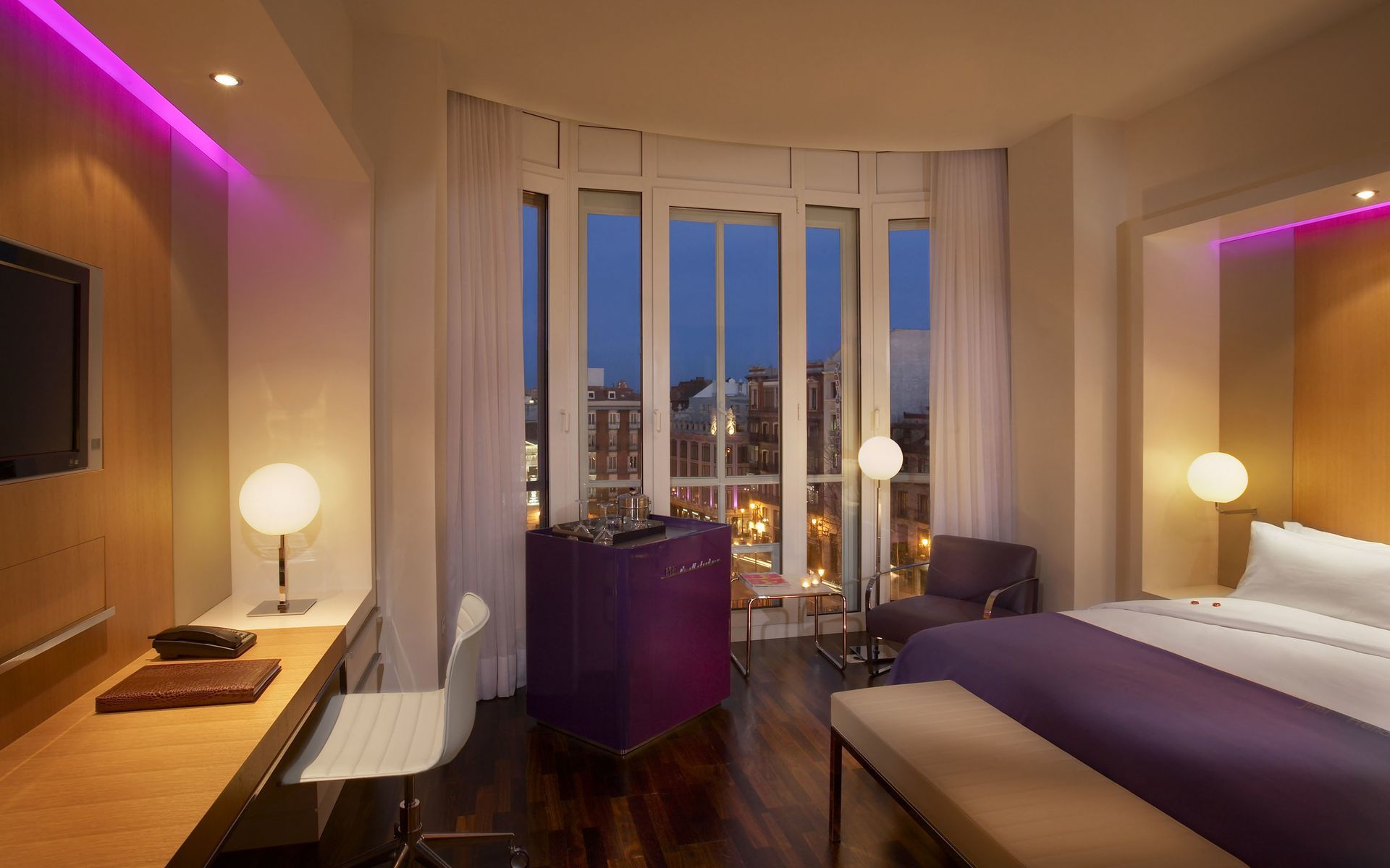 Me Reina Victoria By Meliá Hotel