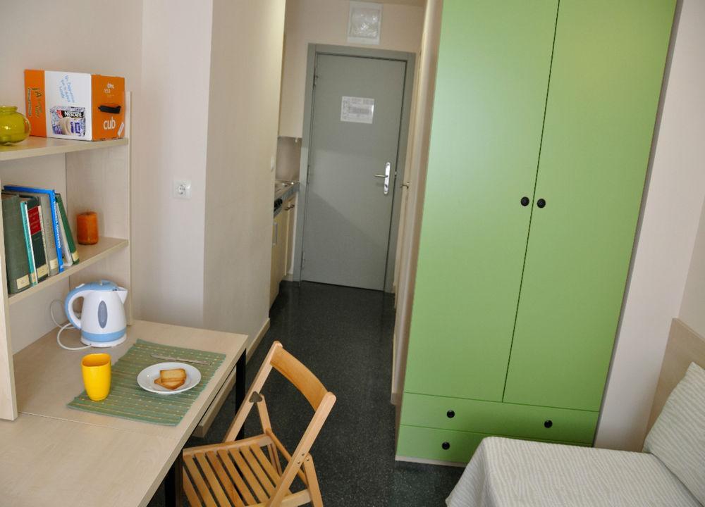 Residencia Universitaria Resa Erasmo Apartment *