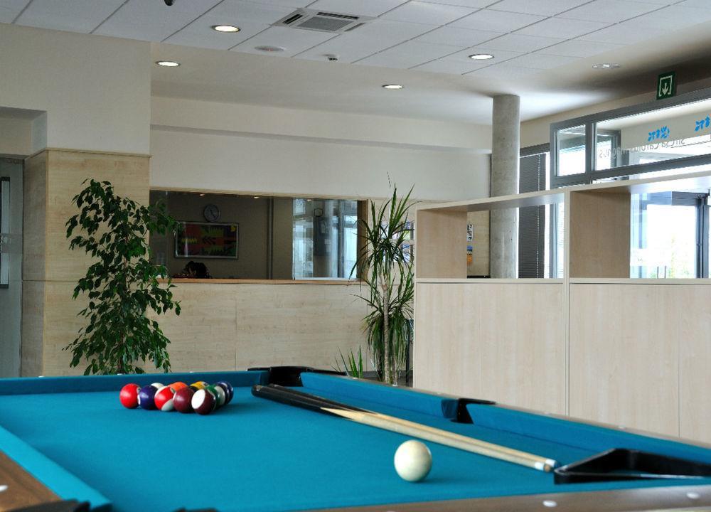 Residencia Universitaria Resa Erasmo Apartment *