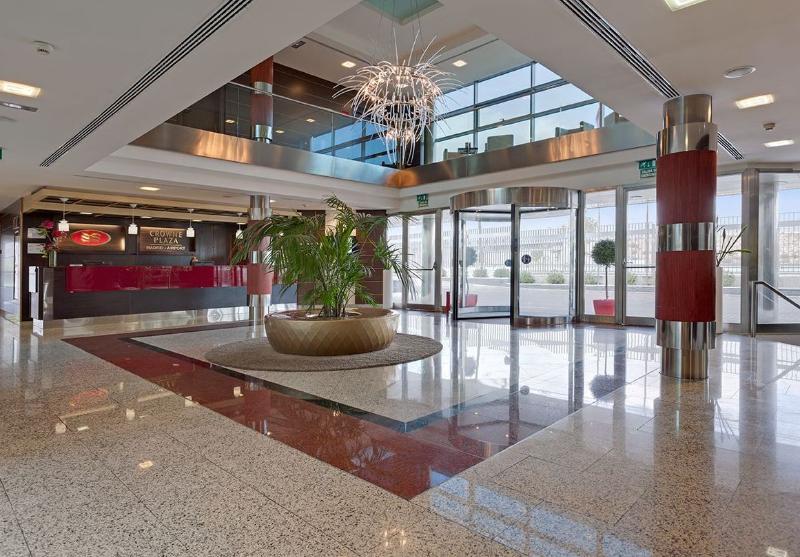 Crowne Plaza Airport 4*